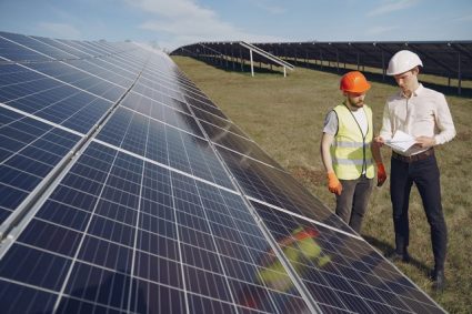 Énergie solaire : fonctionnement et avantages pour l’industrie