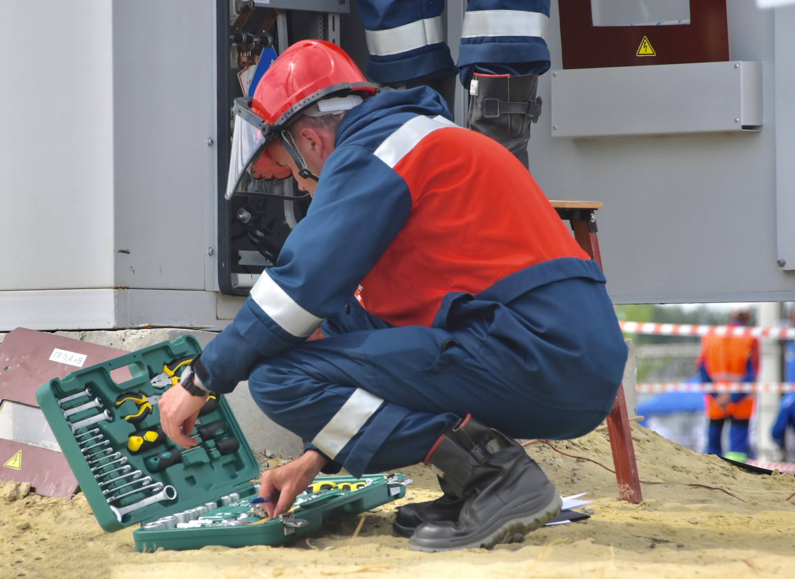 électricien avec ses outils